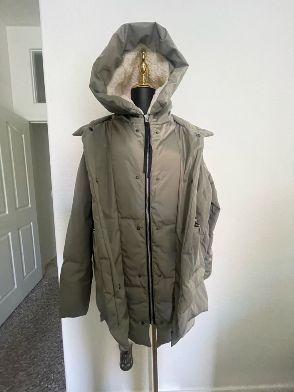 Women's Olive Green Hooded Puffer Coat - Picture 4 of 12